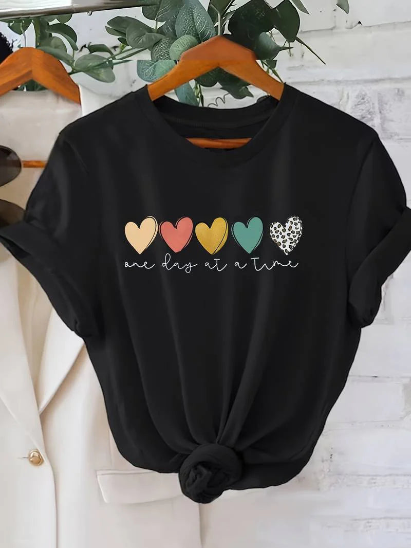 Evie - T-Shirt mit Herz-Buchstaben-Print und Rundhalsausschnitt
