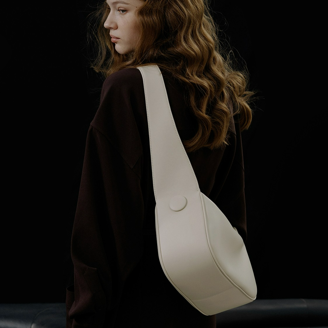 Crossbody Tasche für Damen ⎜ Moderne Umhängetasche mit breitem Gurt und viel Platz für Alltag und Büro