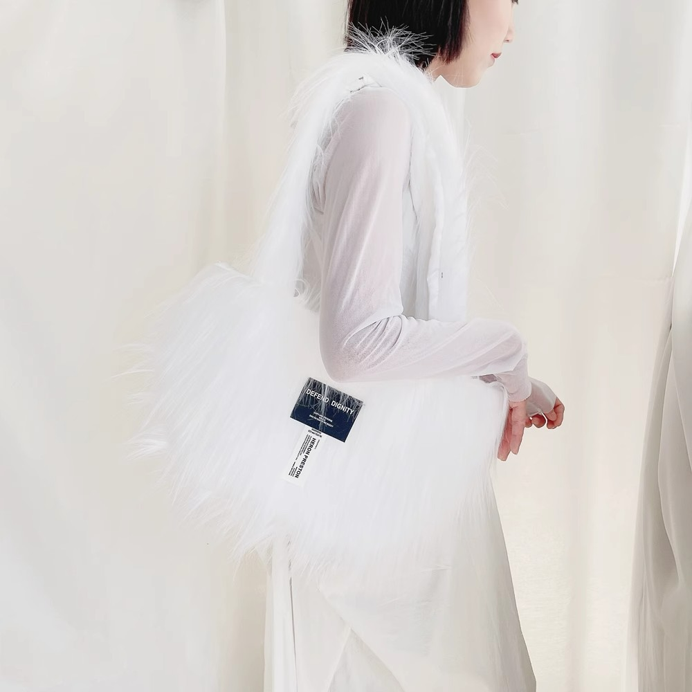 Damen Schultertasche mit Kunstfell ⎜ Modische Tasche mit viel Stauraum für Alltag und Events