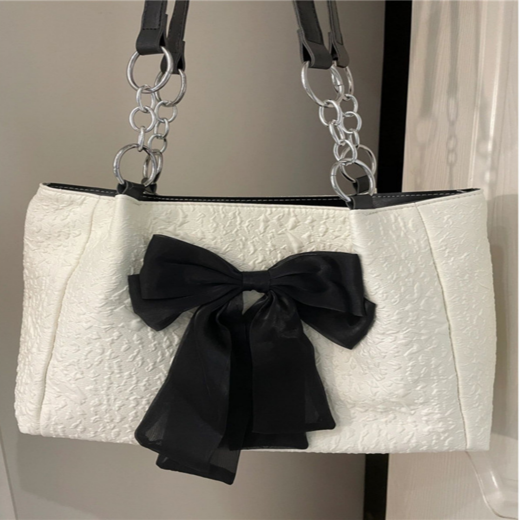 Tote Bag für Damen ⎜ Geräumiges Design mit niedlichem Schleifen-Detail und praktischer Schulterkette