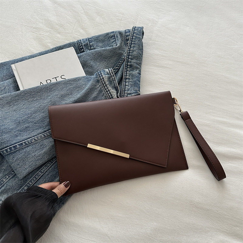 Clutch für Damen ⎜ Elegante Umschlagtasche in Briefumschlag-Optik mit Handgelenkriemen für besondere Anlässe
