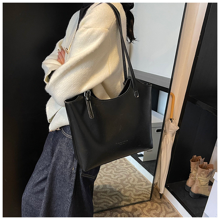 Damen Schultertasche ⎜ Geräumige Retro-Tasche aus Kunstleder für Alltag und Büro