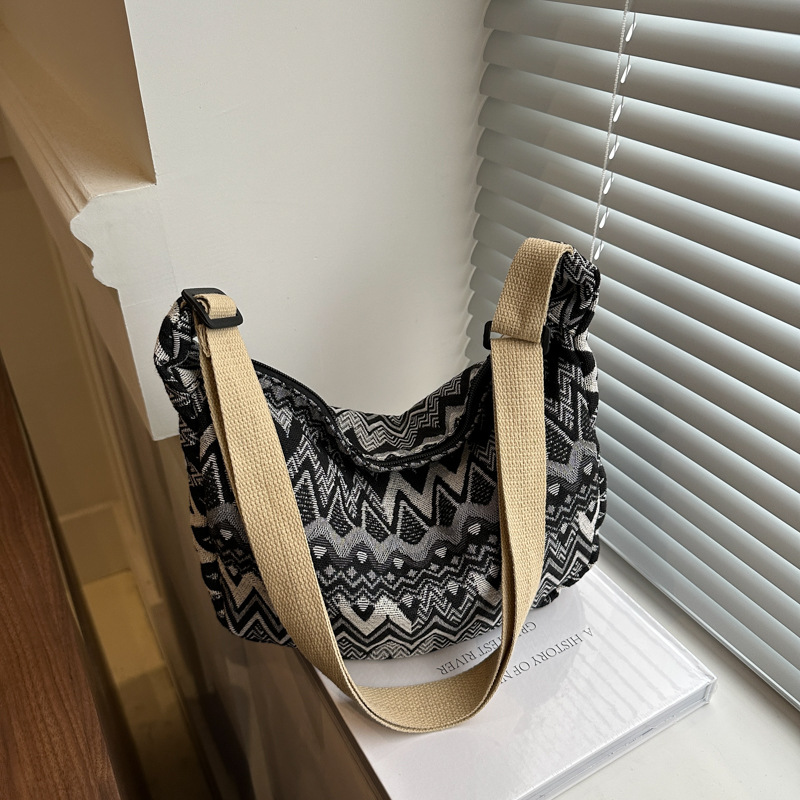 Damen Schultertasche ⎜ Geräumige Umhängetasche mit Ethno-Muster und Breitem Tragegurt