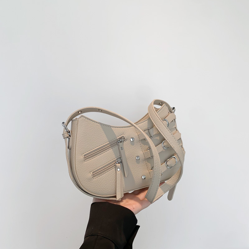 Schultertasche für Damen ⎜ Retro Halbmondtasche mit Schnallendetails und Reißverschlüssen für auffällige Street-Styles