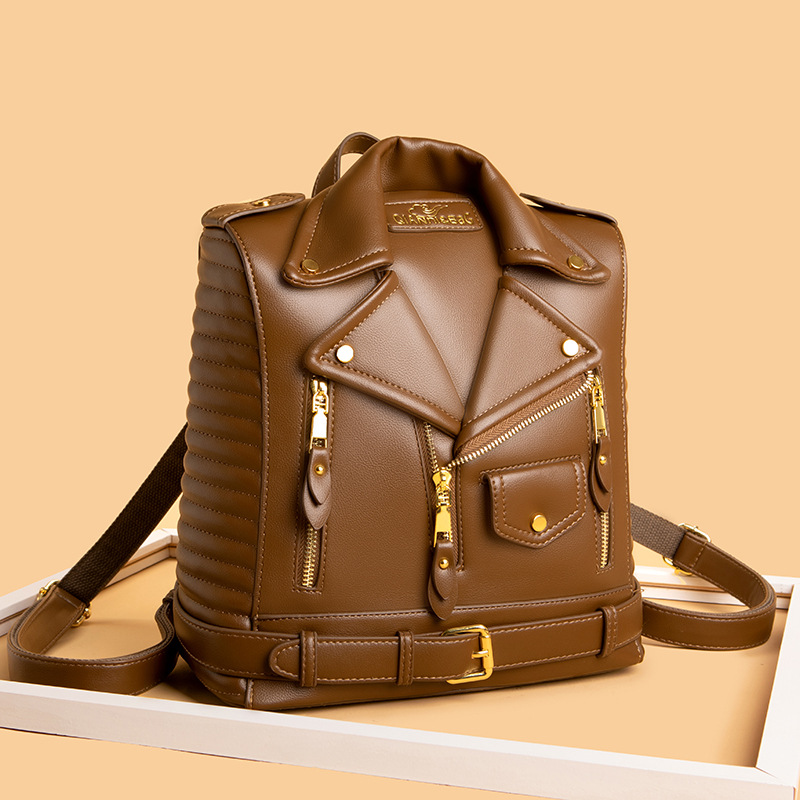 Leder Rucksack im Bikerjacken-Look ⎜ Modisches Design mit praktischen Taschen und goldenen Details