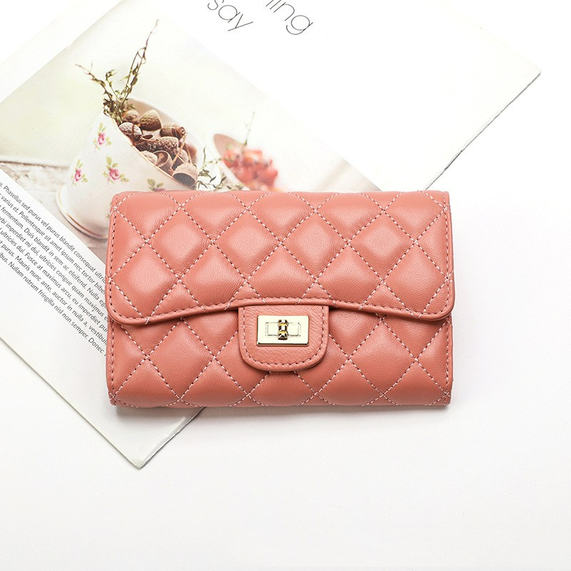 Damen Geldbörse mit Steppdesign ⎜ Kompakte Brieftasche aus weichem Leder mit Drehverschluss und Kartenfächern