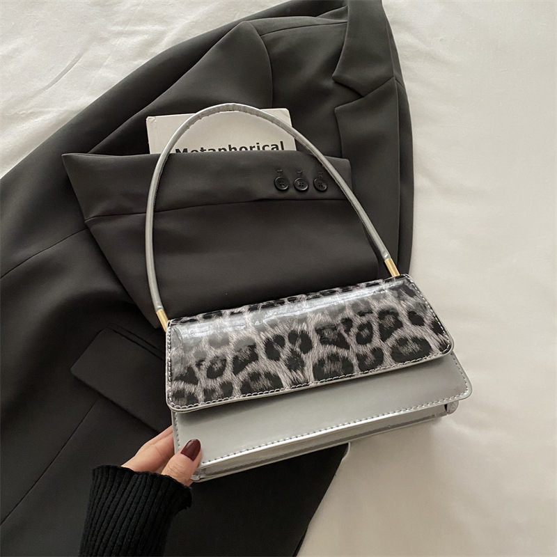 Damen Schultertasche ⎜ Elegante Umhängetasche mit Leopardenmuster und geräumigem Hauptfach