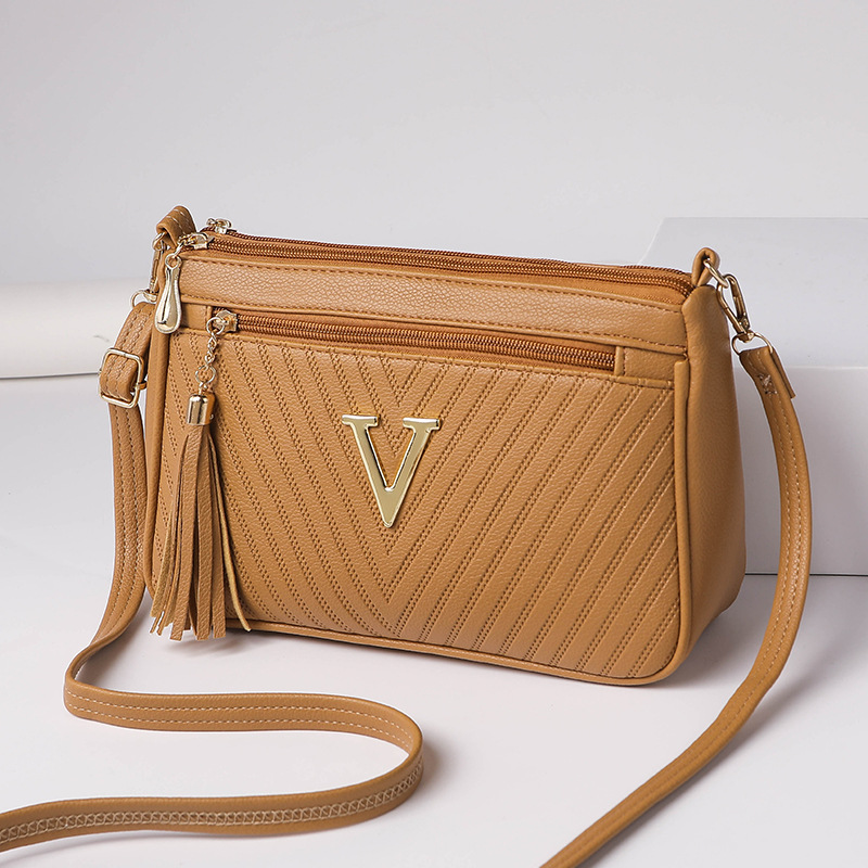 Umhängetasche für Damen ⎜ Kompakte Schultertasche mit Reißverschluss und Quaste für Alltag und Ausgehen