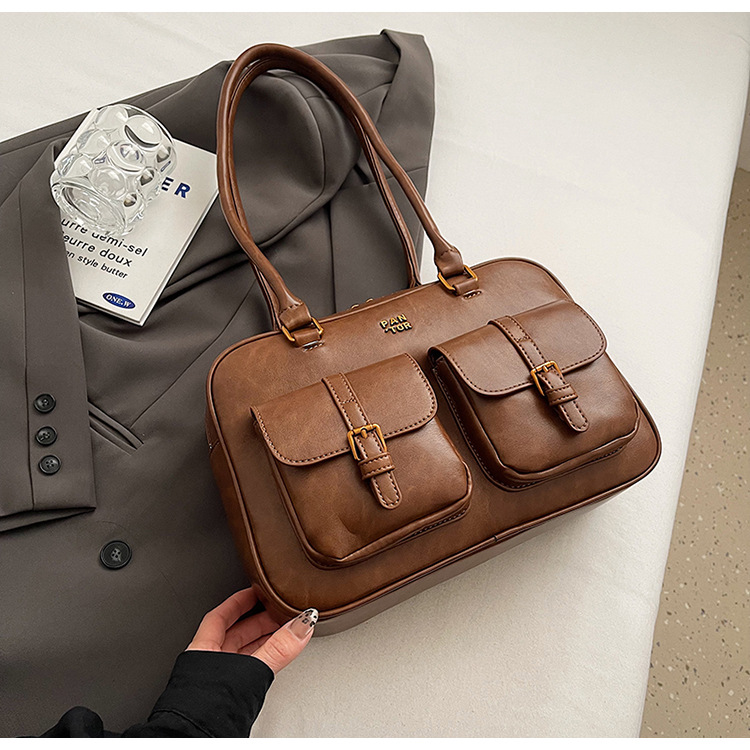 Damen Umhängetasche aus Kunstleder ⎜ Stilvolle Schultertasche mit Fronttaschen und verstellbarem Riemen