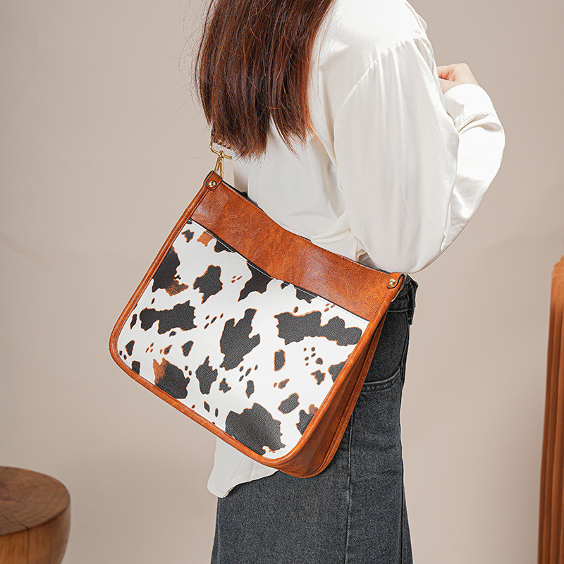 Shopper Tasche für Damen mit Kuhmuster ⎜ Geräumige Umhängetasche mit breitem Gurt für Freizeit und City-Looks