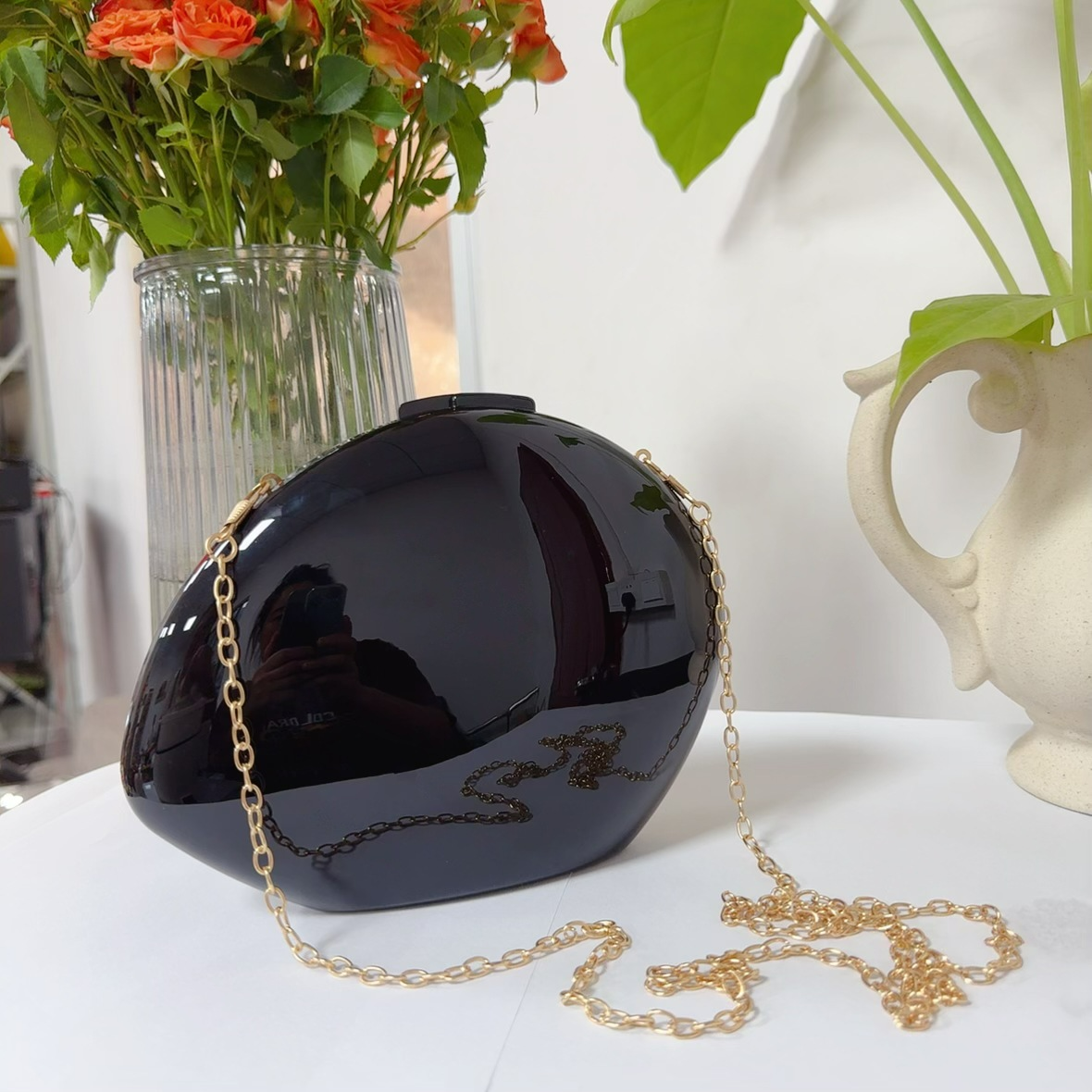 Clutch für Damen ⎜ Elegante Hartschalen-Abendtasche in Ei-Form mit goldener Kette für festliche Anlässe
