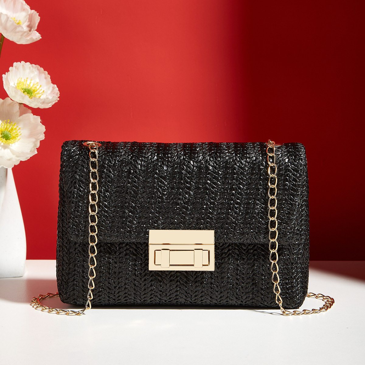 Umhängetasche für Damen ⎜ Bunte Strohtasche mit Kettenriemen und Schnappverschluss für Sommer und Freizeit