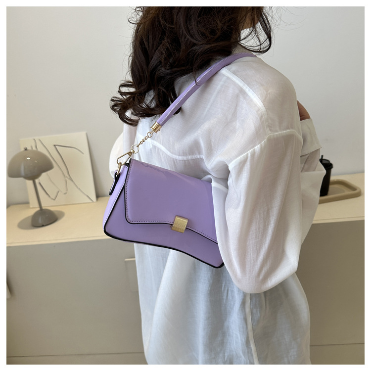 Umhängetasche mit Schleife ⎜ Elegante Unterarmtasche für Damen mit Verstellbarem Riemen und Kompaktem Design