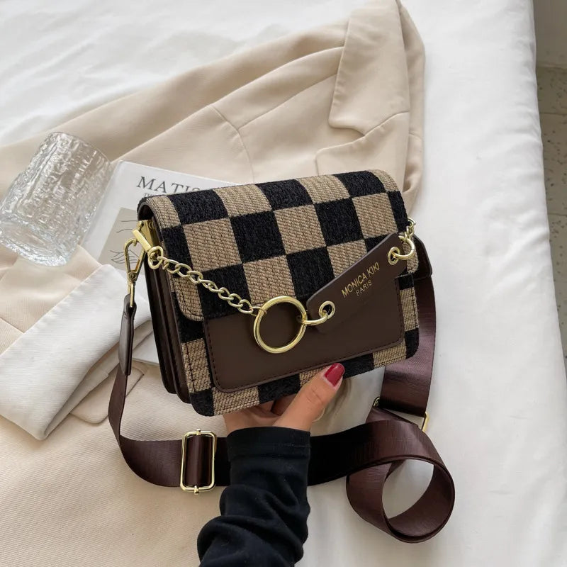Umhängetasche für Damen ⎜ Stylische Outdoor-Tasche mit Karomuster und breitem Schultergurt für Alltag und Freizeit