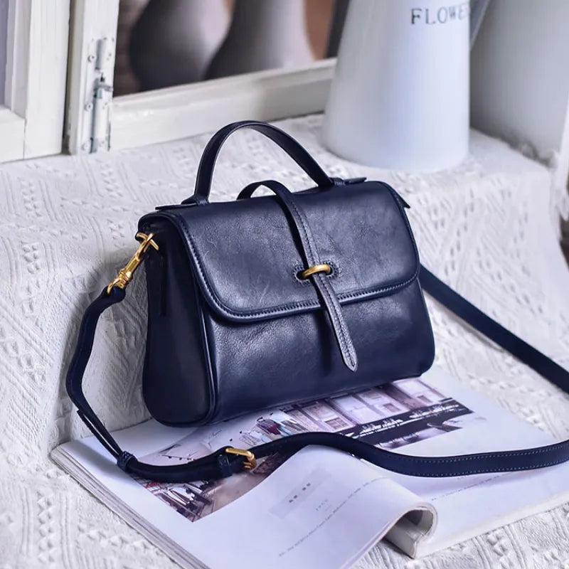 Umhängetasche für Damen ⎜ Handliche Ledertasche mit Tragegriff und verstellbarem Riemen für Alltag und Freizeit