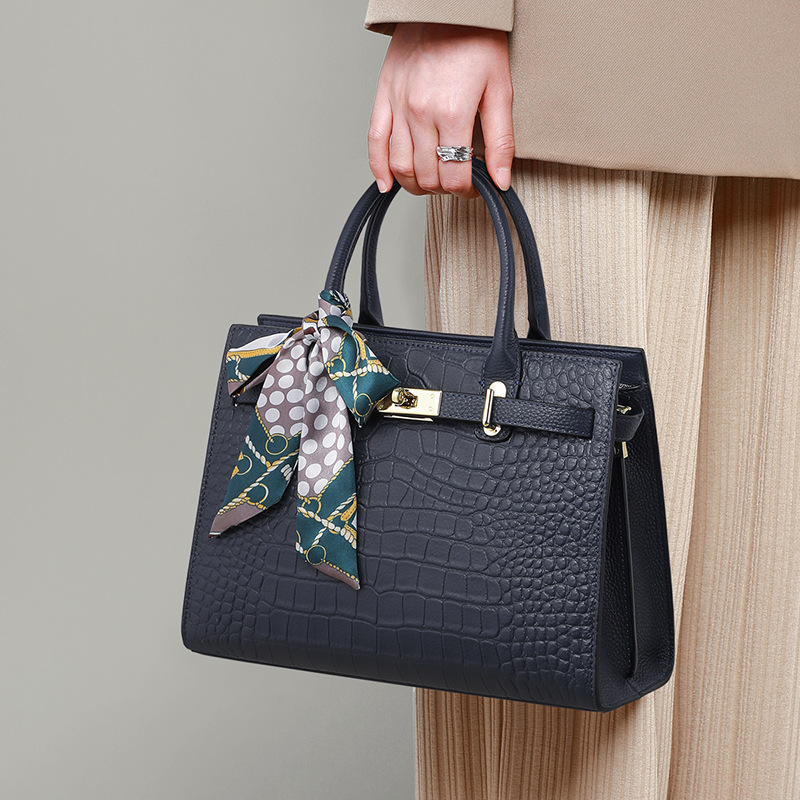Damen Handtasche mit Krokodilprägung ⎜ Geräumige Tragetasche mit Eleganter Optik und Stilvollem Schal