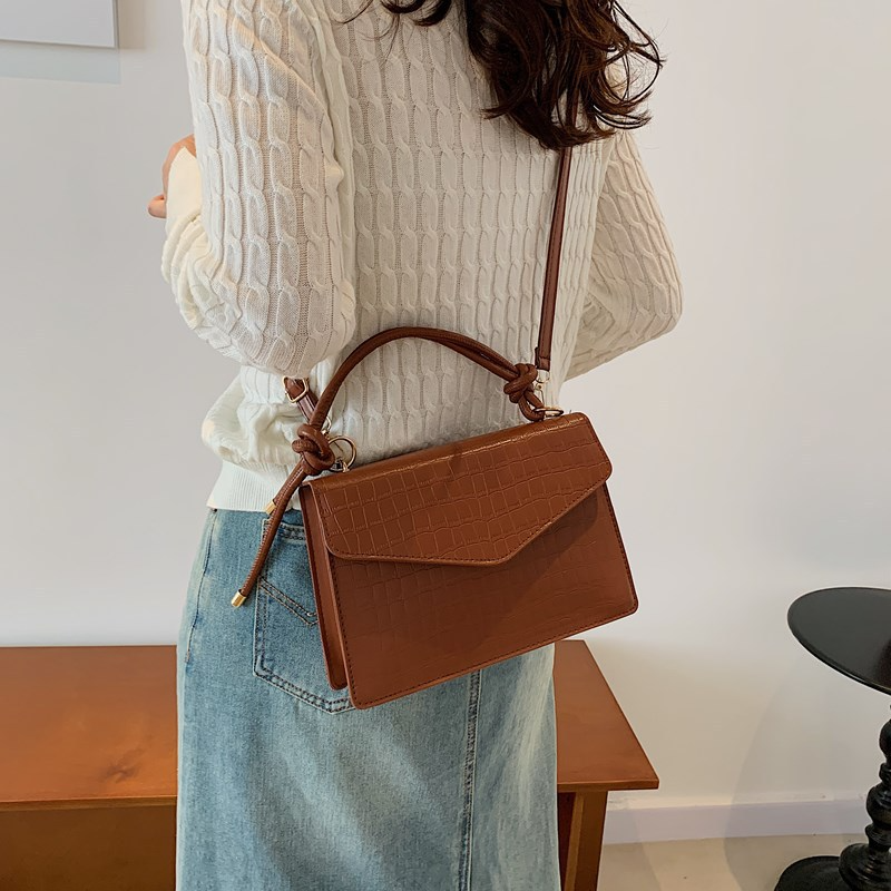 Damen Schultertasche in Lederoptik ⎜ Elegantes Retro-Design mit Tragegriff und verstellbarem Umhängeriemen