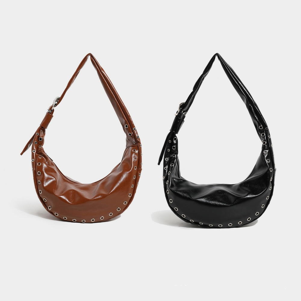 Damen Schultertasche Im Retro Stil ⎜ Geräumige Crossbody Bag Mit Nietenverzierung Und Einem Tragegurt