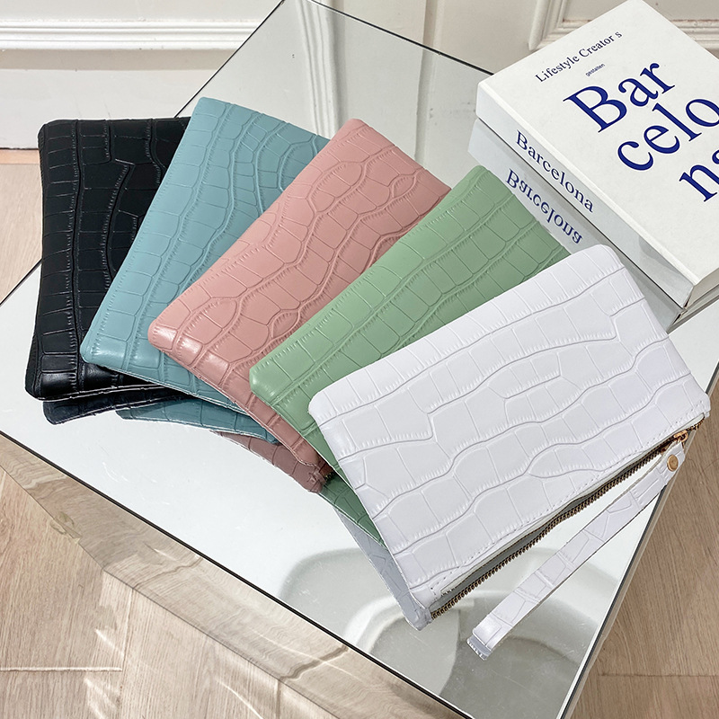 Clutch für Damen mit Krokodilprägung ⎜ Elegante Handgelenktasche für Alltag und Ausgehen