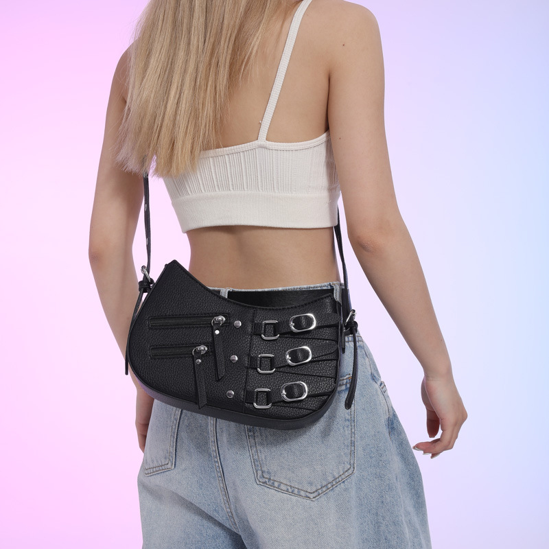 Schultertasche für Damen ⎜ Retro Halbmondtasche mit Schnallendetails und Reißverschlüssen für auffällige Street-Styles