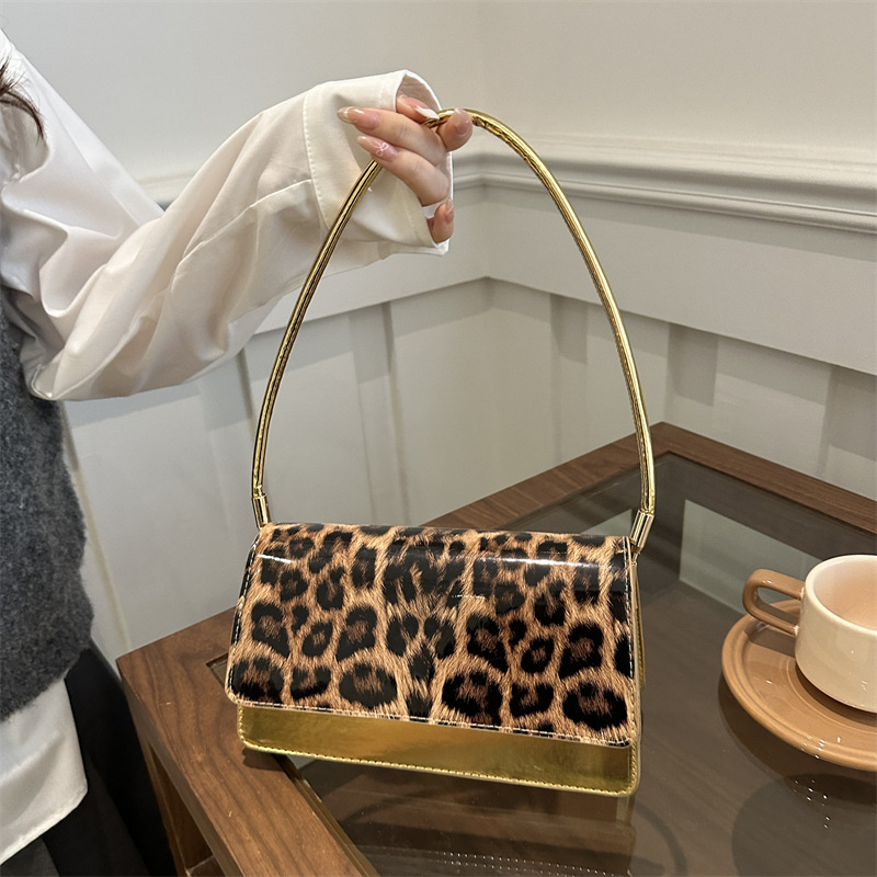 Damen Schultertasche ⎜ Elegante Umhängetasche mit Leopardenmuster und geräumigem Hauptfach