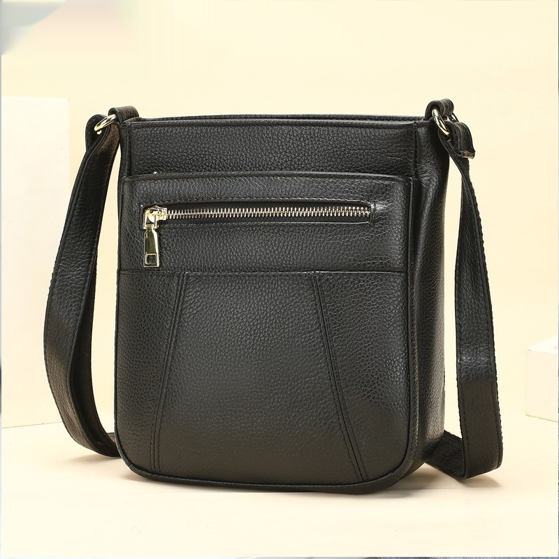 Umhängetasche aus Echtleder für Damen ⎜ Kompakte Schultertasche mit Reißverschlussfach für Alltag und Ausflüge