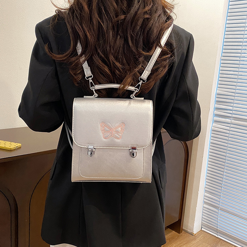 Rucksack für Damen ⎜ Modischer Alltagsrucksack mit Schmetterlings-Applikation und praktischem Design