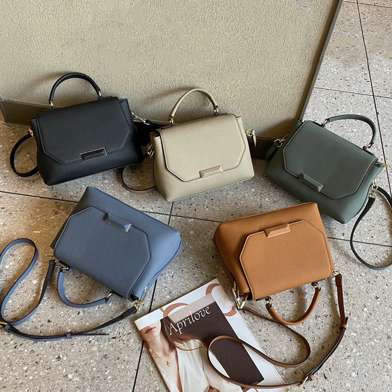 Stilvolle Handtasche für Damen ⎜ Schlichte Umhängetasche aus Kunstleder mit Goldener Schnalle