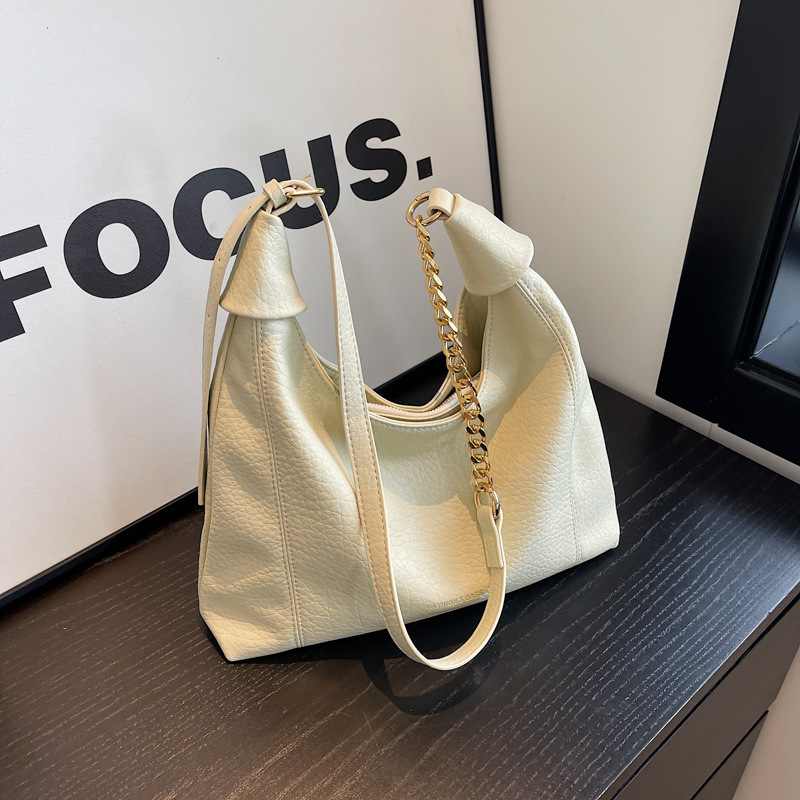 Damen Schultertasche aus Leder ⎜ Elegante Hobo Bag mit Kette für Alltag und Büro
