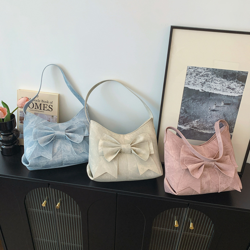 Umhängetasche für Damen ⎜ Modische Schultertasche mit großer Schleife und viel Stauraum für Alltag und Freizeit