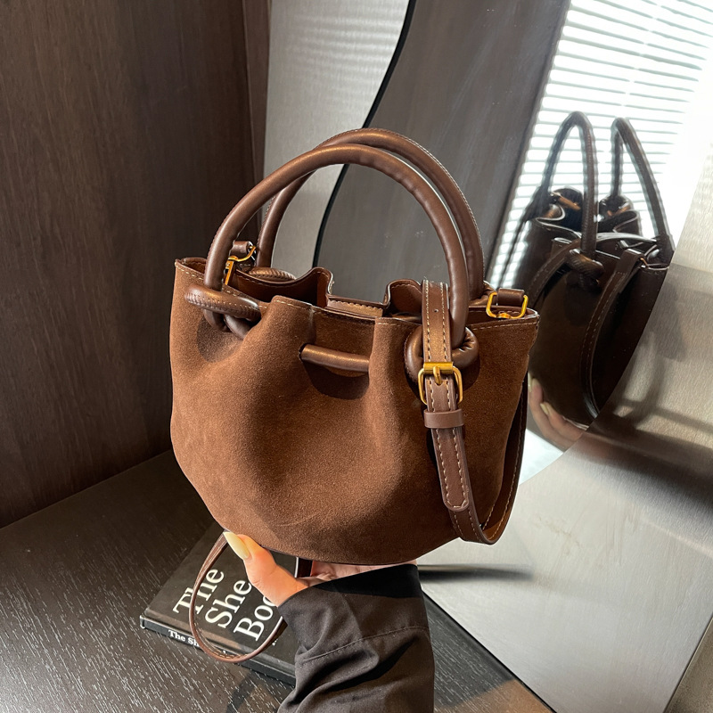 Crossbody Tasche im Vintage-Stil ⎜ Kleine Umhängetasche für Damen aus Weichem Wildleder mit Kurzgriff und Riemen