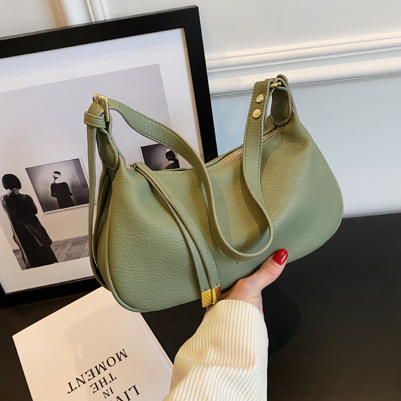 Schultertasche für Damen ⎜ Modische Halbmond-Bag aus Kunstleder mit Reißverschluss und kurzem Tragegriff