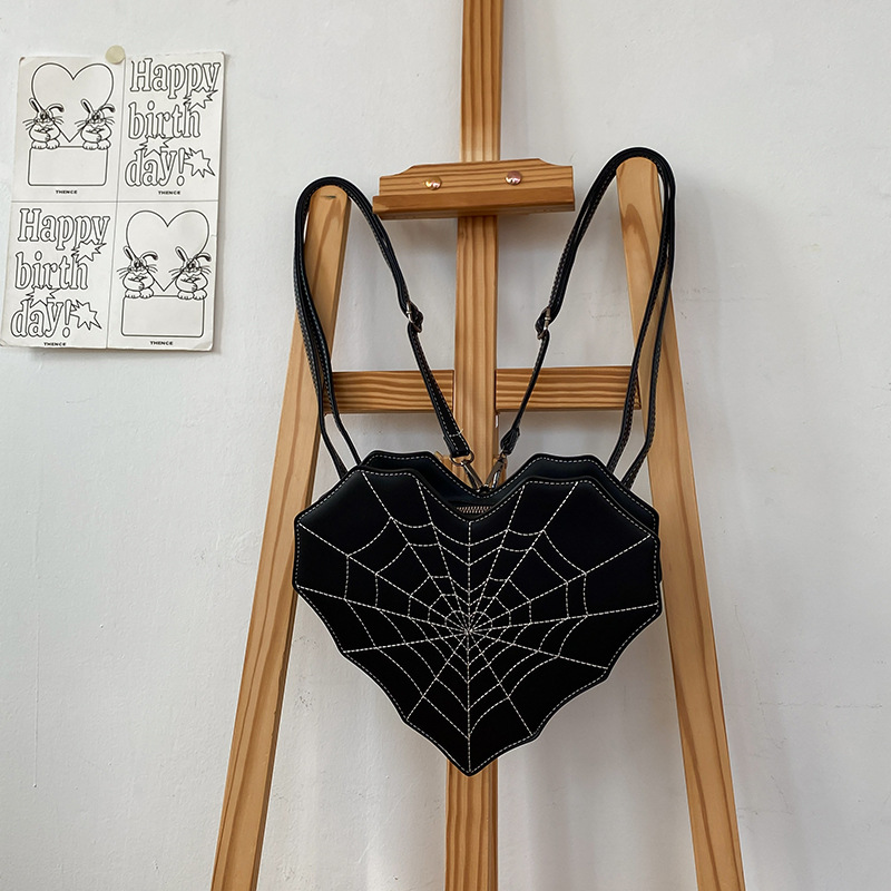 Umhängetasche für Damen ⎜ Herzförmige Crossbody-Tasche mit Spinnennetz-Design für individuelle Styles