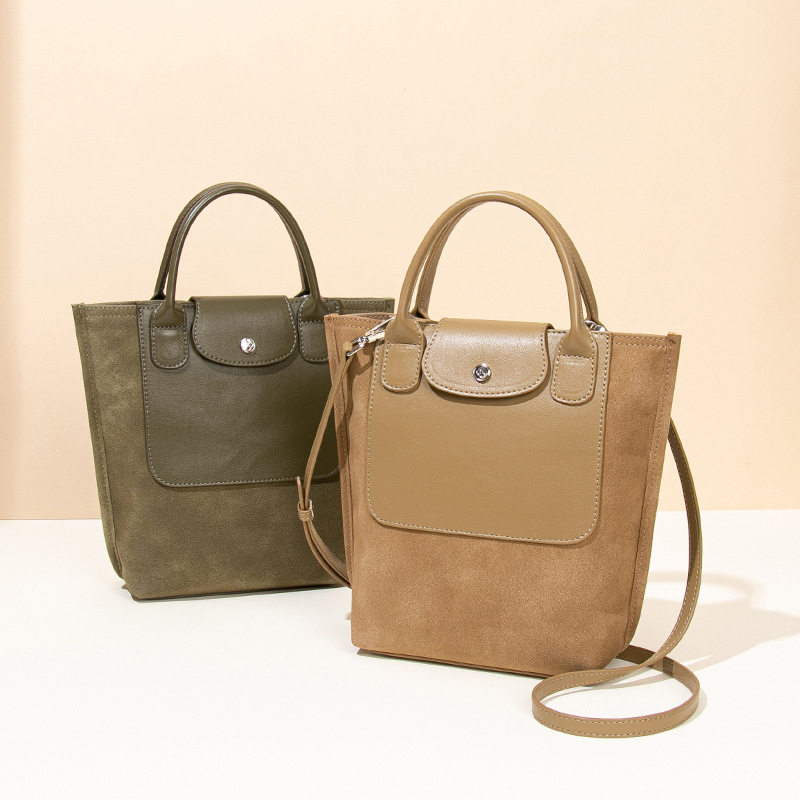 Damentasche mit Schulterriemen ⎜ Stylische Beuteltasche aus Wildleder mit Kontrastnähten und viel Stauraum