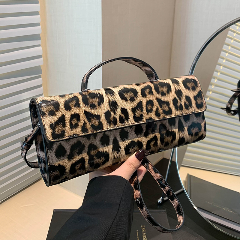 Schultertasche für Damen ⎜ Stylische Tragetasche mit Leopardenmuster und verstellbarem Riemen für Alltag und Freizeit