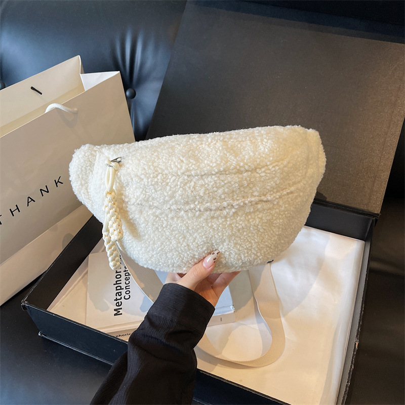 Bauchtasche für Damen ⎜ Weiche Umhängetasche aus Plüsch mit großem Stauraum für Herbst und Winter