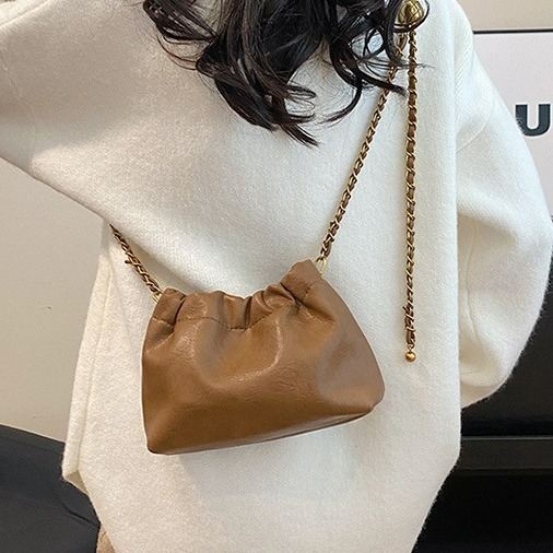 Damen Umhängetasche Mit Kette ⎜ Modische Retro Tasche Mit Weichem Design Für Alltag Und AusgehenDamen Umhängetasche Mit Kette ⎜ Modische Retro Tasche Mit Weichem Design Für Alltag Und Ausgehen