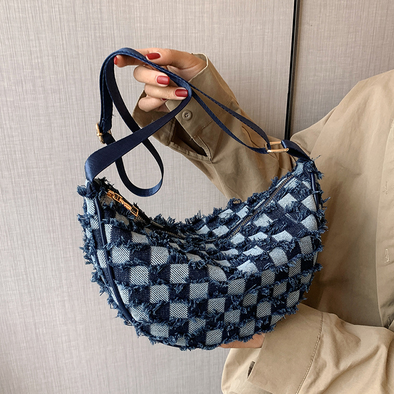 Umhängetasche für Damen ⎜ Denim-Tasche im Schachbrettmuster mit verstellbarem Schulterriemen
