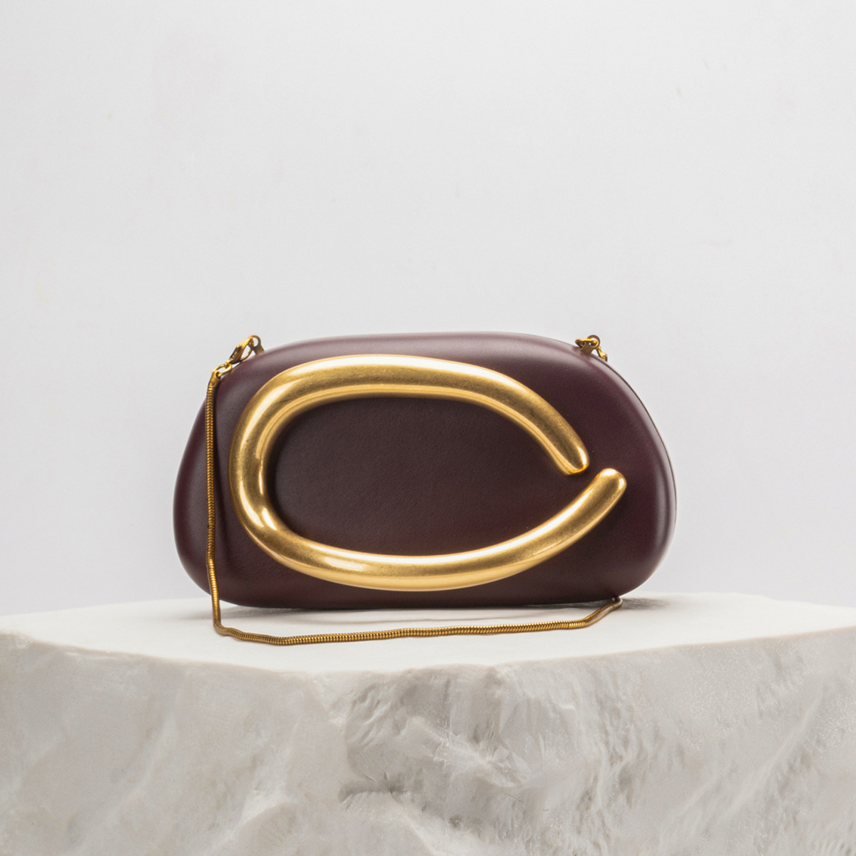 Abendtasche für Damen ⎜ Elegante Clutch mit Retro-Metalldekor für festliche Anlässe und besondere Events