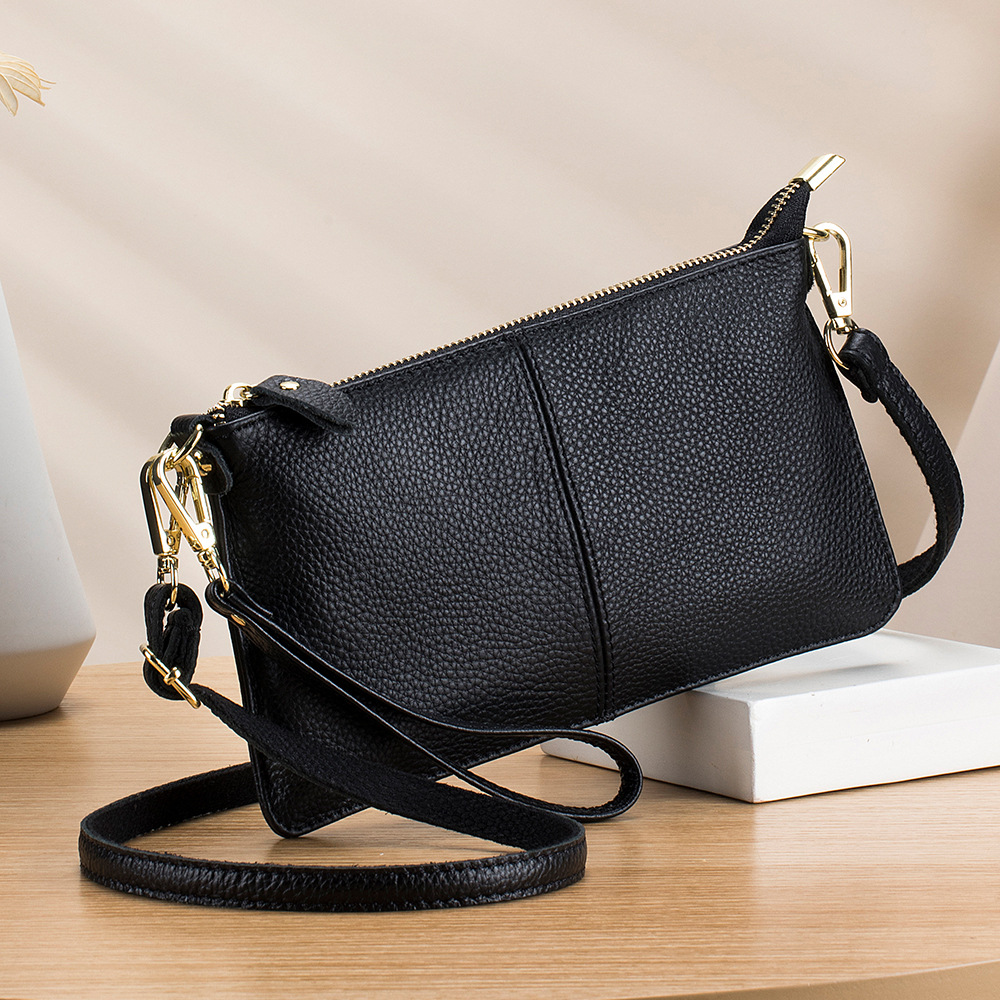 Clutch Tasche für Damen ⎜ Schlichte Umhängetasche aus Leder mit abnehmbarem Riemen für Alltag und Abend