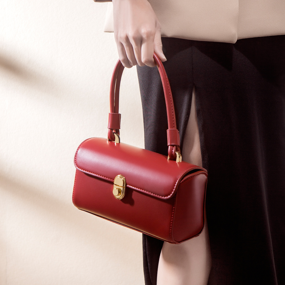 Elegante Damen Handtasche ⎜ Klassische Schultertasche mit Bügelverschluss und praktischem Tragegriff