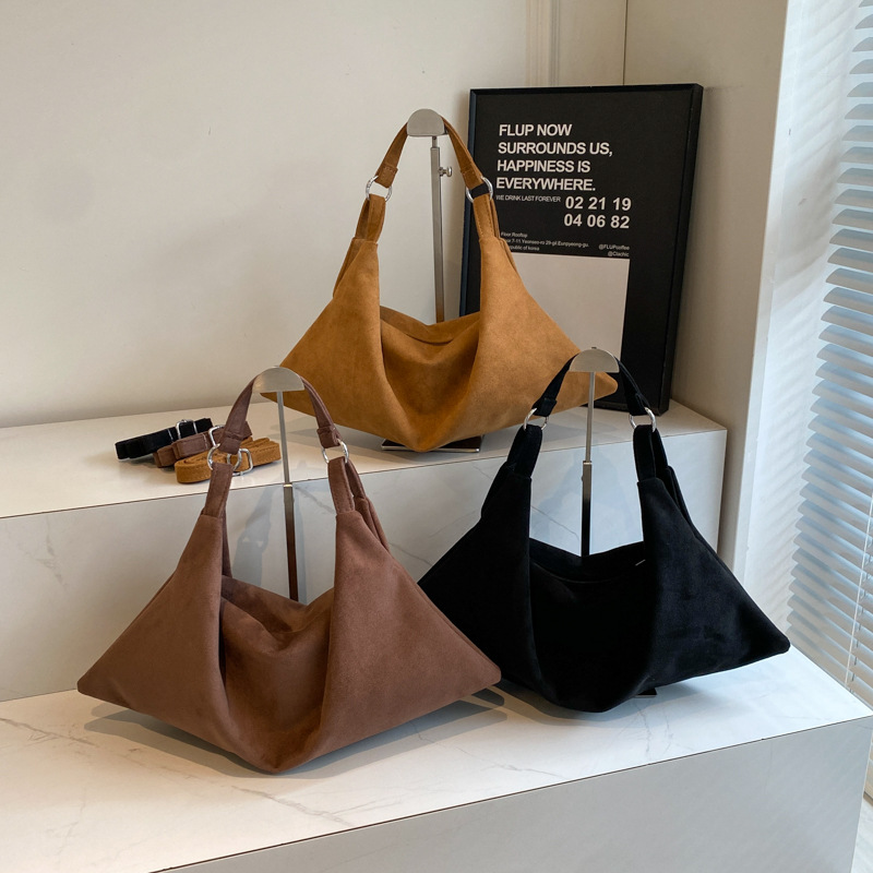 Umhängetasche für Damen ⎜ Leichte Schultertasche aus Wildleder-Optik mit Reißverschluss und Stil