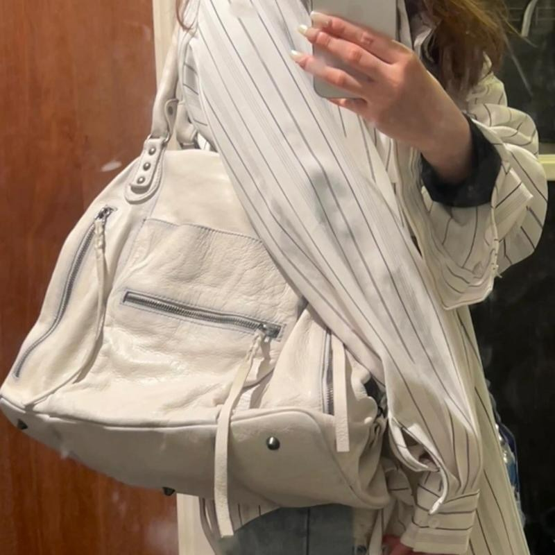 Damen Retro Schultertasche ⎜ Geräumige Biker-Style Handtasche mit Reißverschlussfächern
