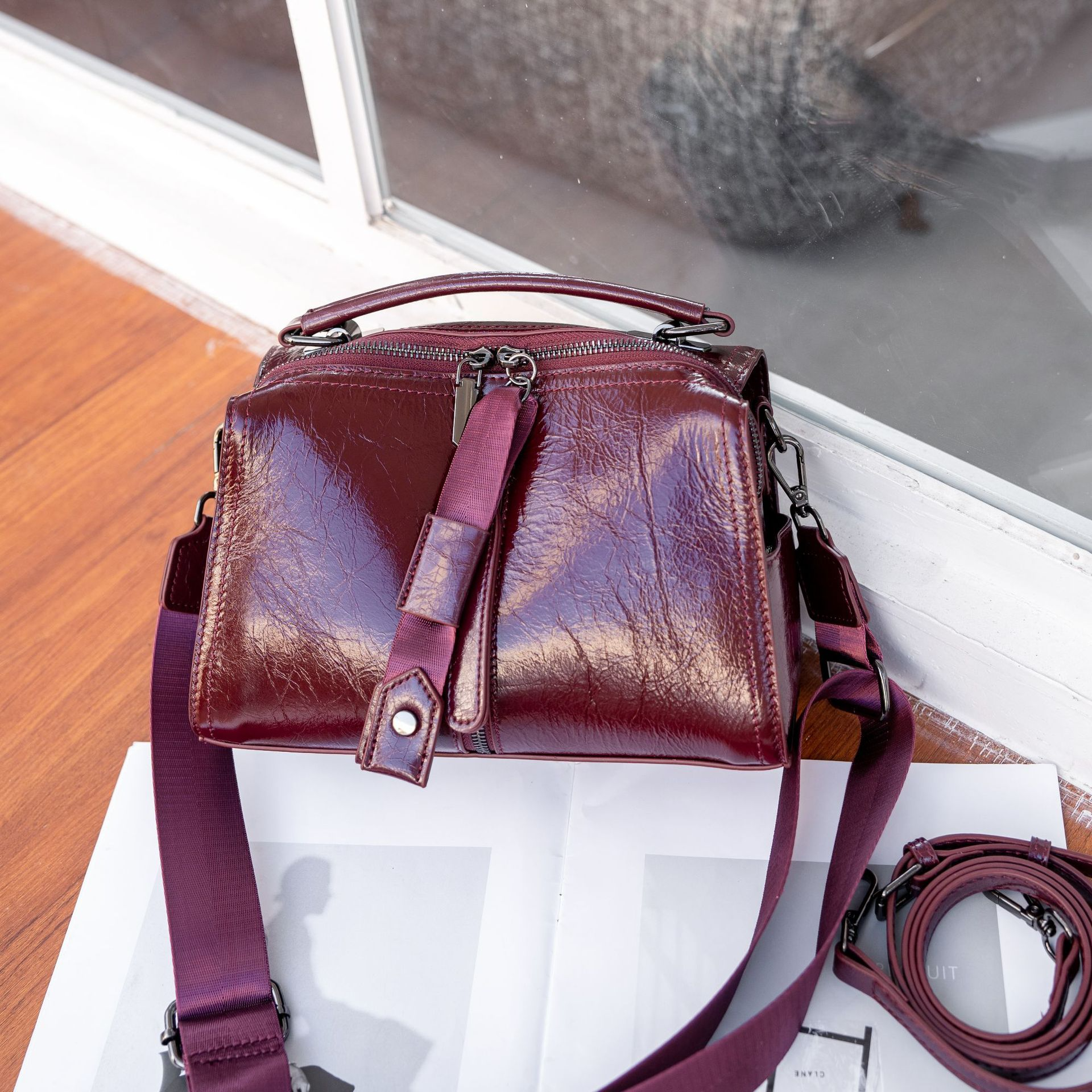 Umhängetasche für Damen ⎜ Elegante Ledertasche mit Reißverschluss und verstellbarem Schultergurt