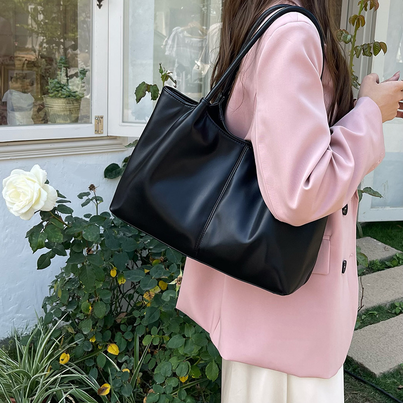 Schultertasche für Damen ⎜ Schlichtes Design mit großem Stauraum für Alltag und Büro