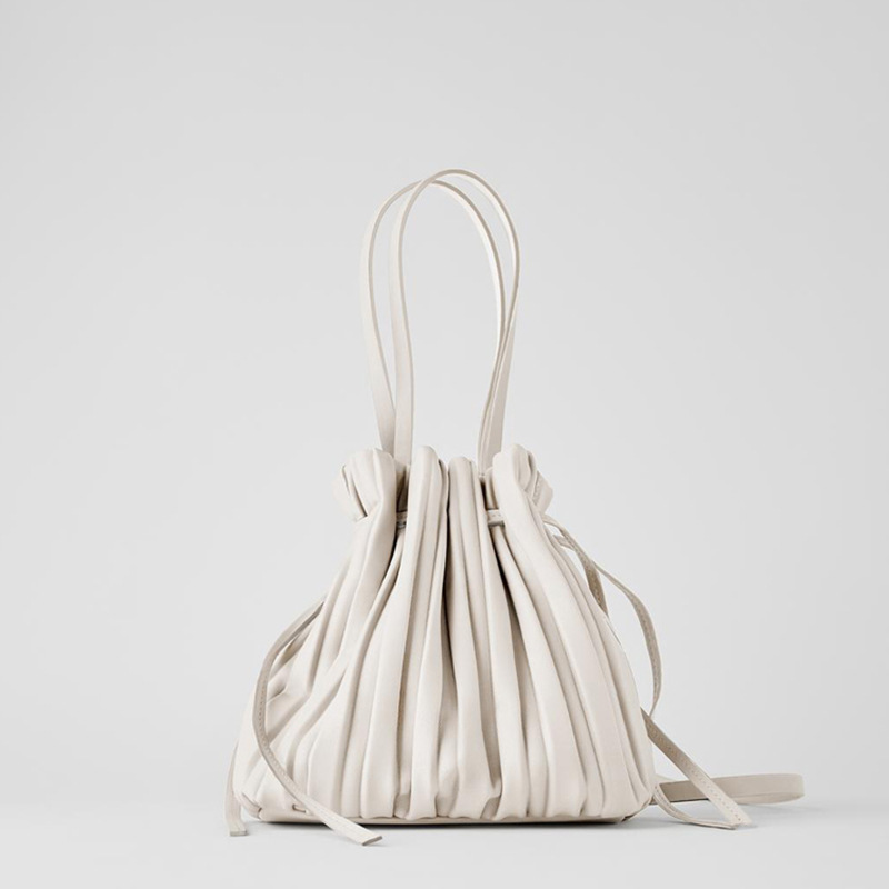 Schultertasche für Damen ⎜ Modische Beuteltasche mit Faltenoptik und großem Stauraum für unterwegs