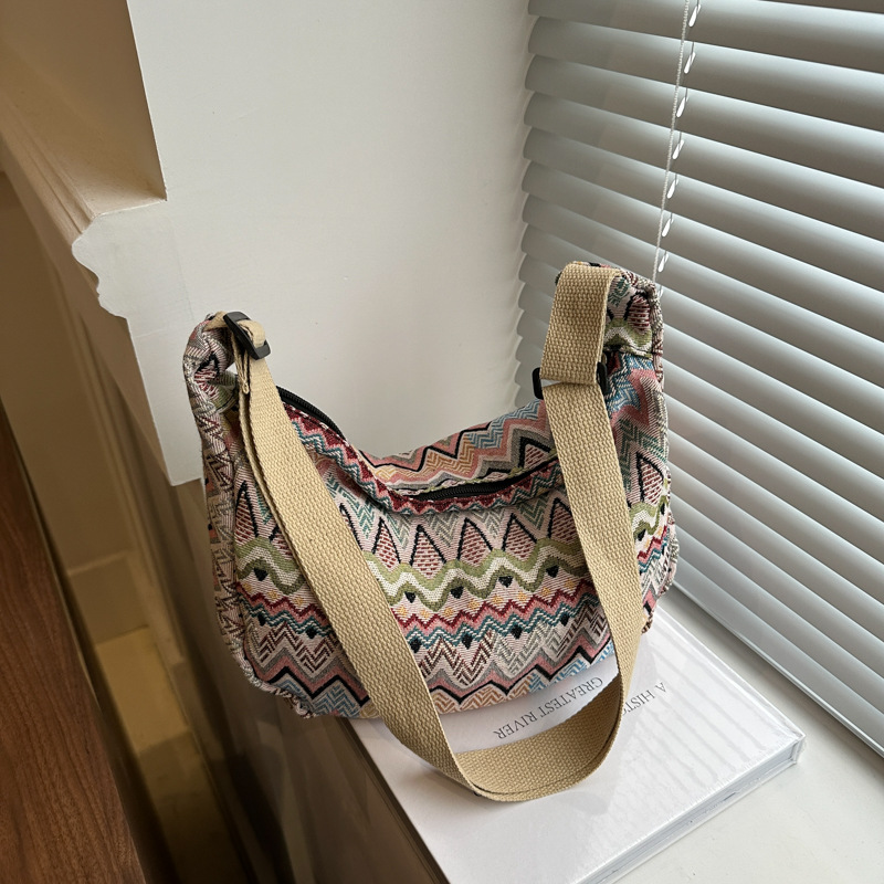 Damen Schultertasche ⎜ Geräumige Umhängetasche mit Ethno-Muster und Breitem Tragegurt