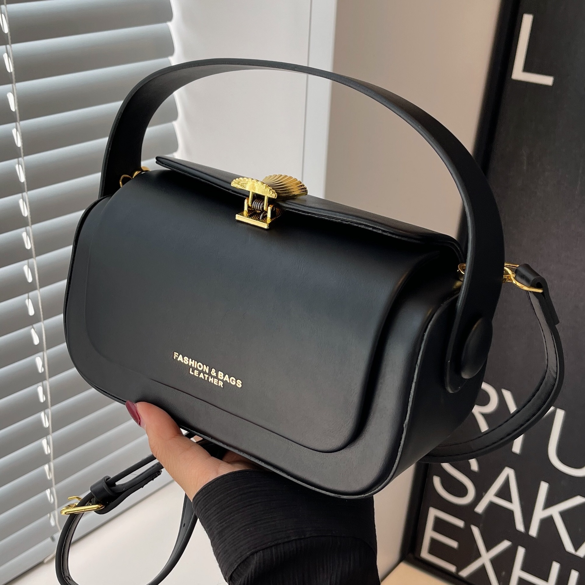 Damen Umhängetasche Mit Clipverschluss ⎜ Elegante Handtasche In Lederoptik Für Alltag Und Besondere Anlässe