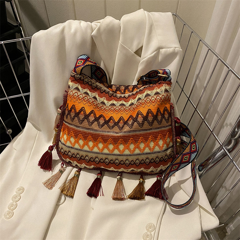 Umhängetasche für Damen ⎜ Bunte Schultertasche im Retro-Stil mit Quasten für Freizeit und Festivals