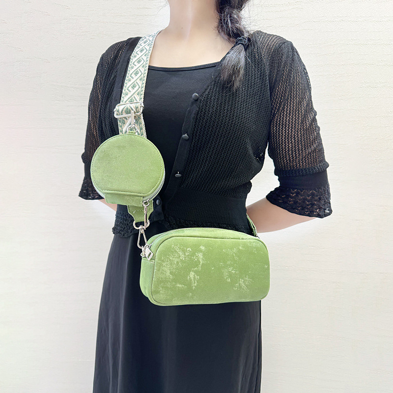 Umhängetasche für Damen ⎜ Kompakte Schultertasche mit breitem Riemen und Mini-Tasche für Alltag und Freizeit